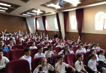 Orta məktəblərdə 'Kiberməkanda təhlükəsiz davranış mədəniyyəti' mövzusu müzakirə olunur